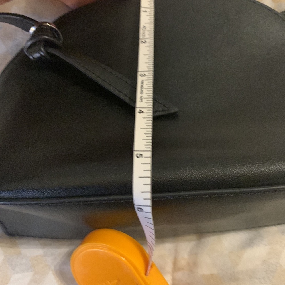 Banana Republic leather bag. - Picture 7 of 12